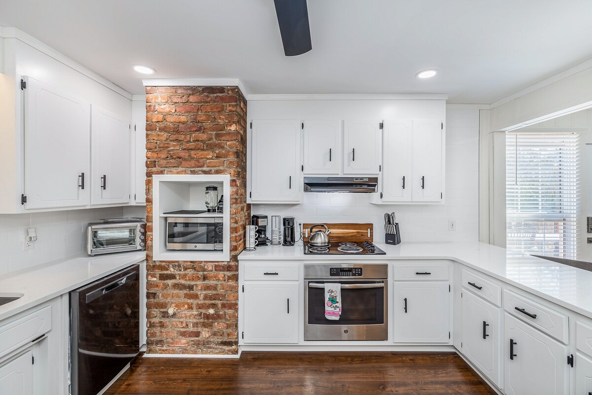 4- BR Country House near everything. 2 acres - Photo 4