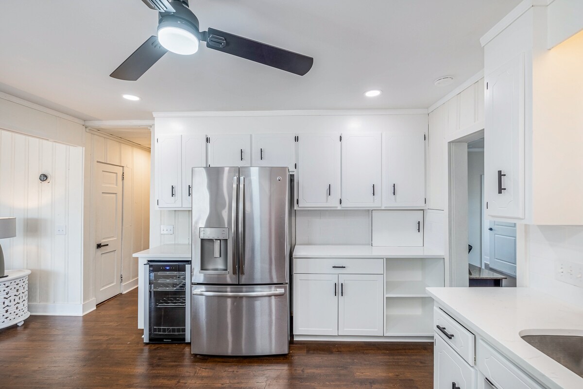 4- BR Country House near everything. 2 acres - Photo 8