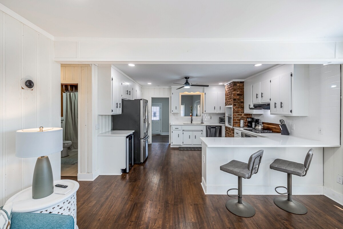 4- BR Country House near everything. 2 acres - Photo 12