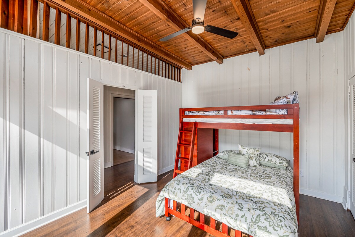 4- BR Country House near everything. 2 acres - Photo 23