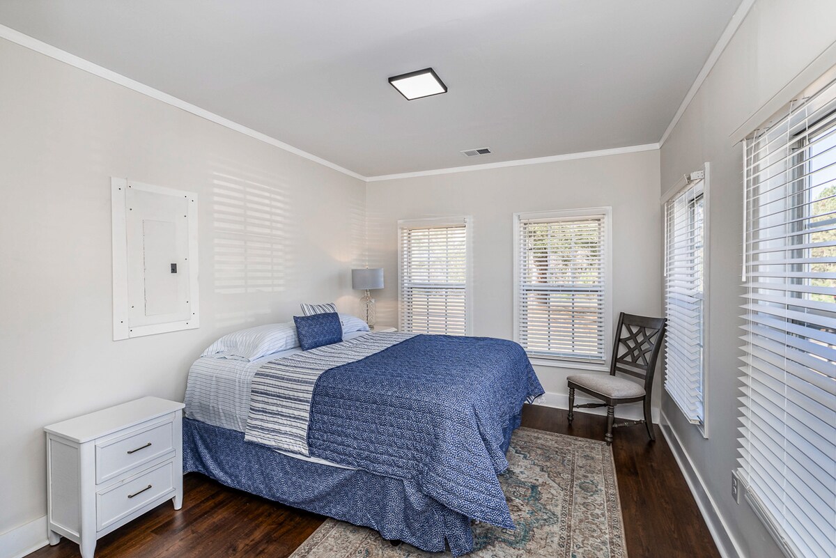 4- BR Country House near everything. 2 acres - Photo 24