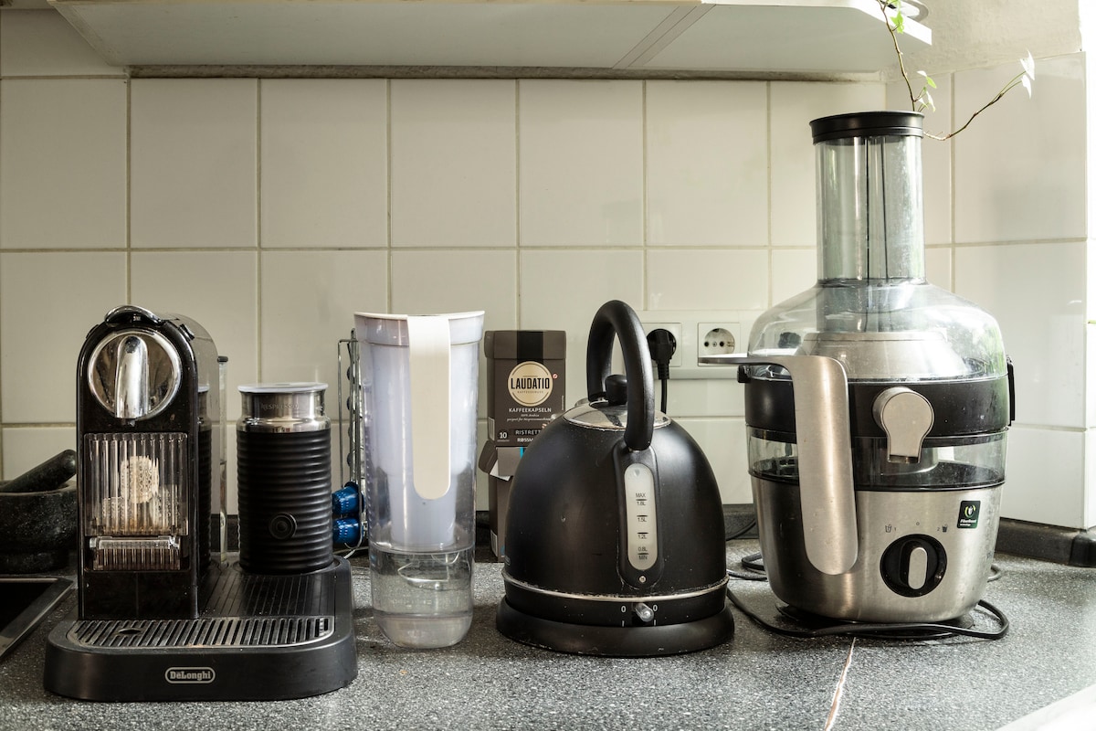 Sunny, elegant centre flat, high ceilings - Photo 17