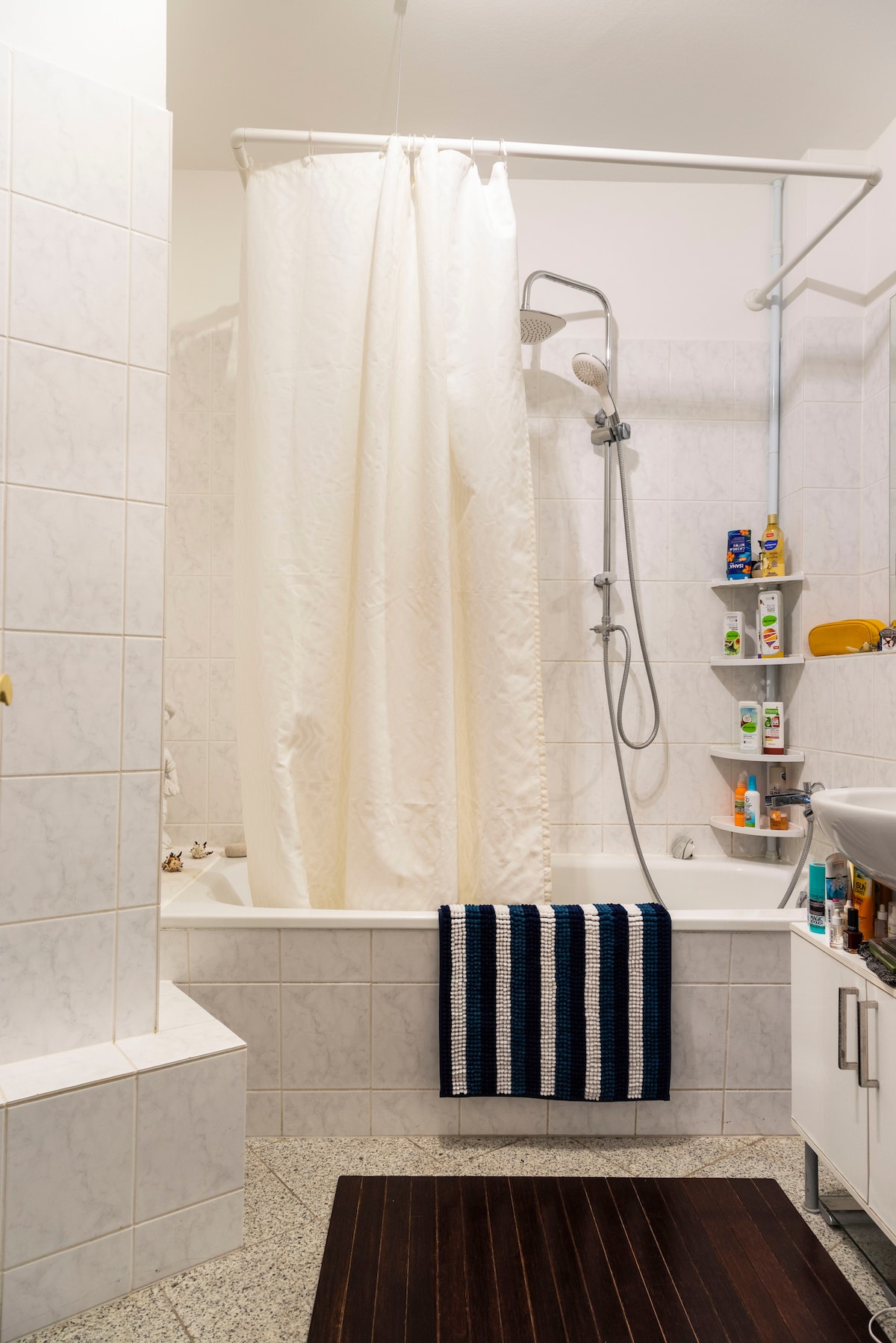 Sunny, elegant centre flat, high ceilings - Photo 20